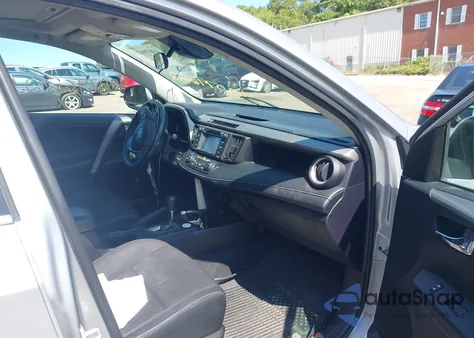 2017 Toyota Rav4 Xle z USA, uszkodzony, nr VIN 2T3RFREV2HW641527